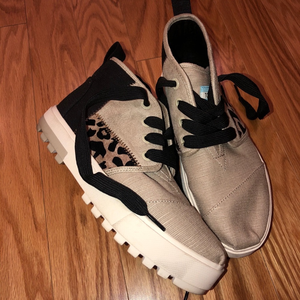 TOMS cheetah pattern sneakers